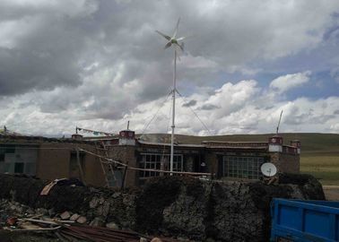 China híbrido solar do vento 1500W fora do sistema de grade, casa solar e sistemas das energias eólicas fábrica